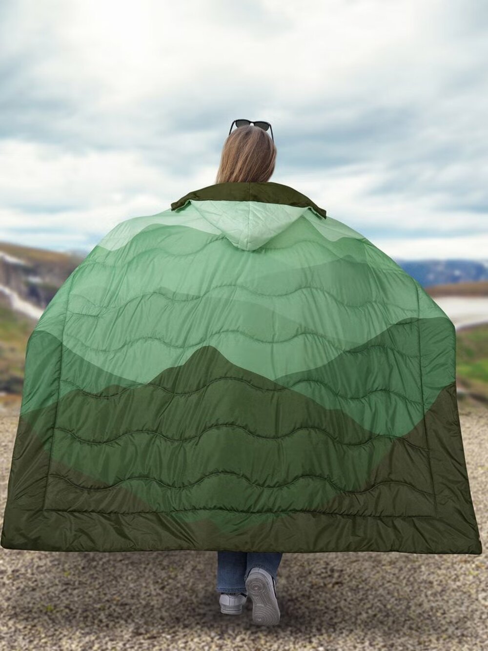 Below Zero Wearable Outdoor Blanket With Soft Plush Interior 72"x54", NWT